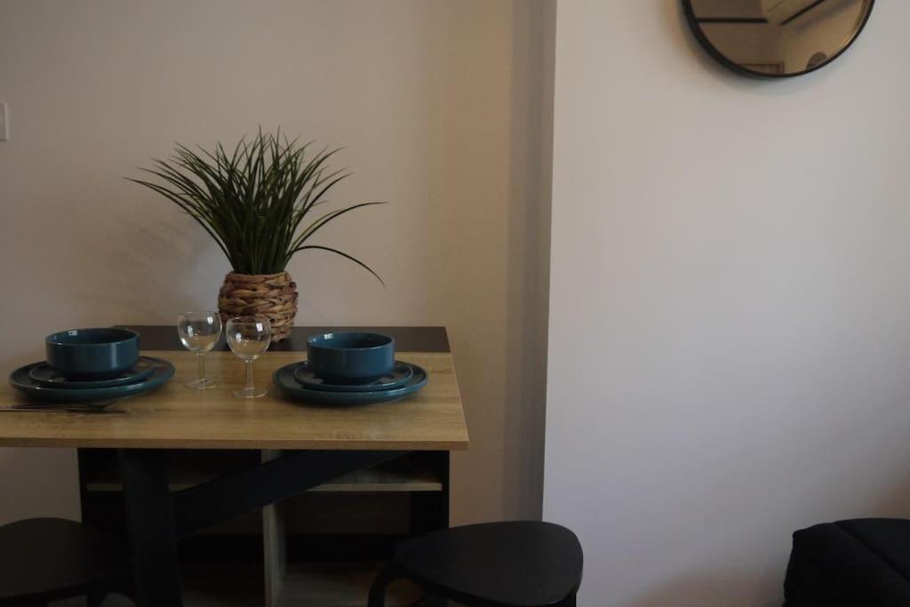 Petit Cocon Douillet Climatise Pour 2 Pers Apartamento La Crau Exterior foto